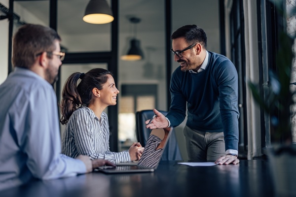 Décider à l’ère de l’IA : et si l’humain n’avait jamais été aussi essentiel ?