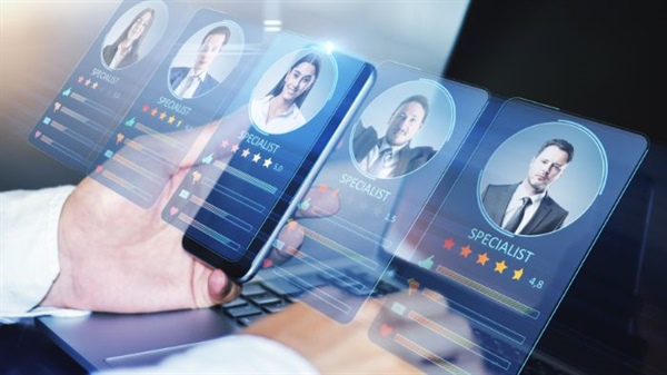 What makes an executive “headhuntable”?